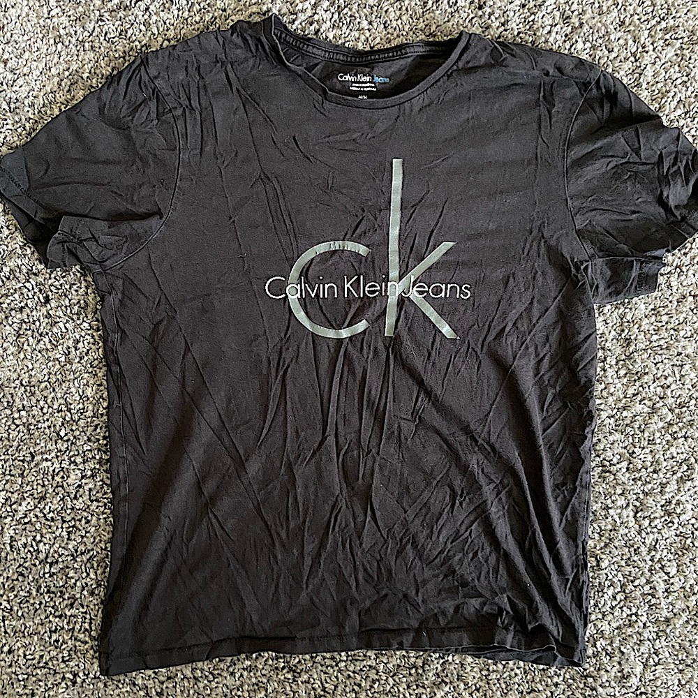 black tee